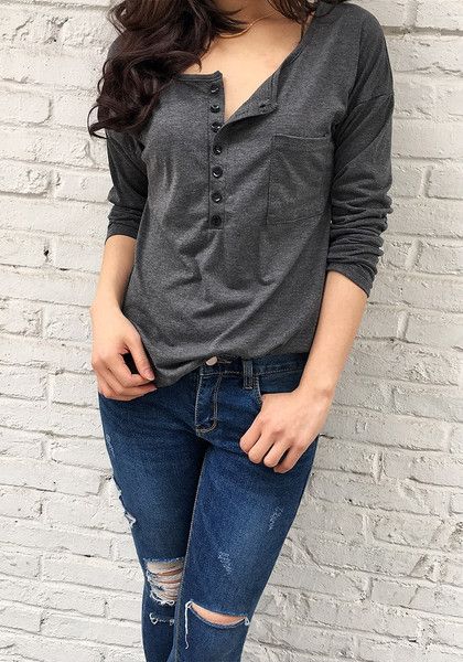 Street Style // Walk down the street with comfort and style with the help of this dark grey loose V neck tee. Grey Saree, Full Sleeve Tshirt, Office Fashion Women, British Outfits, Girl Needs, T-shirts & Tank Tops, Wardrobe Style, Womens Clothing Stores, Basic Outfits