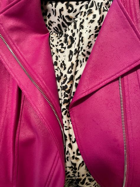 Magenta liquid leather jacket with a leopard satin tank makes such a statement! Such a fun summer outfit. Pair it with jeans or palazzo pants and some strappy sandals! #liquidleatherjacket #clarasunwoo #magenta #magentajacket #popofpink #pinkoutfits #summerstyle #summeroutfit Hot Pink Moto Jacket Outfit, Viva Magenta Outfit Aesthetic, Magenta Blazer, Magenta Leather Jacket, Magenta Necklace, Hot Pink Outfit, Style Rut, Cool Summer Outfits, Fashion Organization