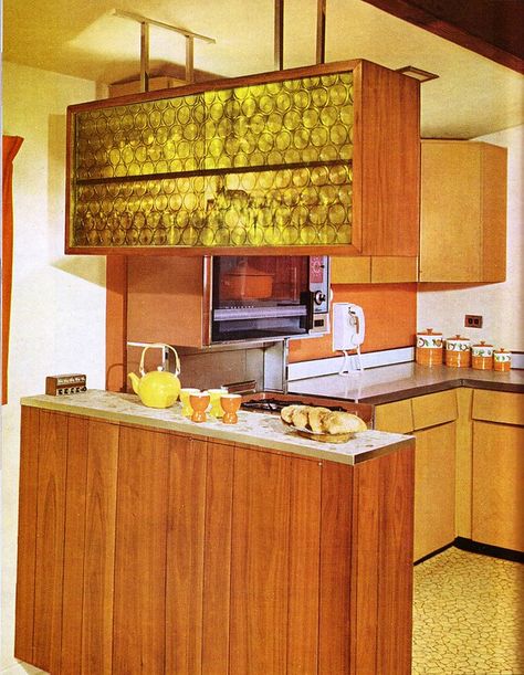 70s Restaurant, Ugly Kitchen, 1960s Kitchen, 70s Interior, Retro Interior Design, 70s Home, 70s Home Decor, Aesthetic Kitchen, Retro Interior