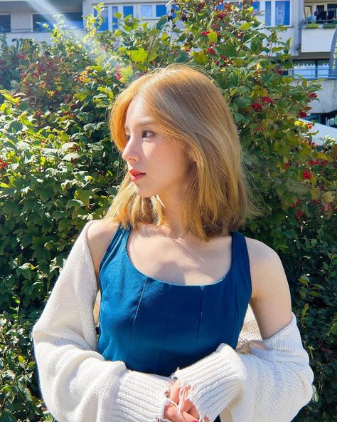 230417 loona heejin instagram update Throw Back, Poland, Blonde, On Twitter, Twitter, Hair, Blue, Instagram