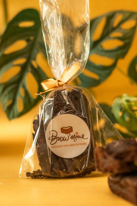 Bag with Brownie · Free Stock Photo Favors People Actually Want, Wedding Brownies, Free Wedding Planning Checklist, Wooden Bottle Opener, Paper Gift Tags, Boho Wedding Decorations, Future Wedding Plans, Brownie Cake, Cake Images