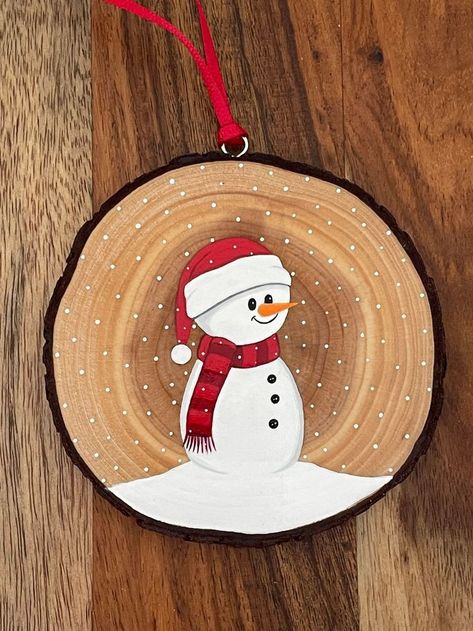 Painted Wood Slices, Christmas Pebble Art, Wood Slice Christmas, Wooden Christmas Crafts, Wood Slice Crafts, Wood Slice Art, Christmas Candle Decorations, Handmade Christmas Crafts, Wood Christmas Ornaments