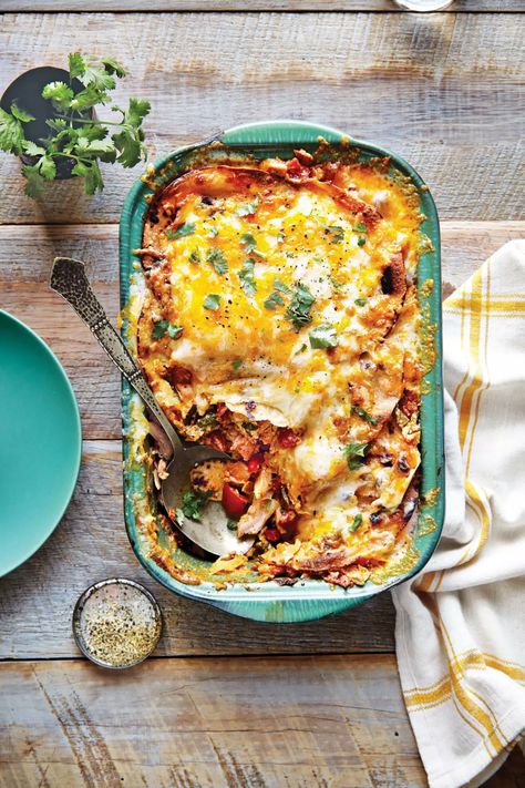 Sunday Dinner Ideas, King Ranch Chicken Casserole, King Ranch Chicken, Southern Living Recipes, Ranch Chicken Recipes, Ranch Chicken Casserole, Mexican Casserole, Overnight Oat, Diner Recept