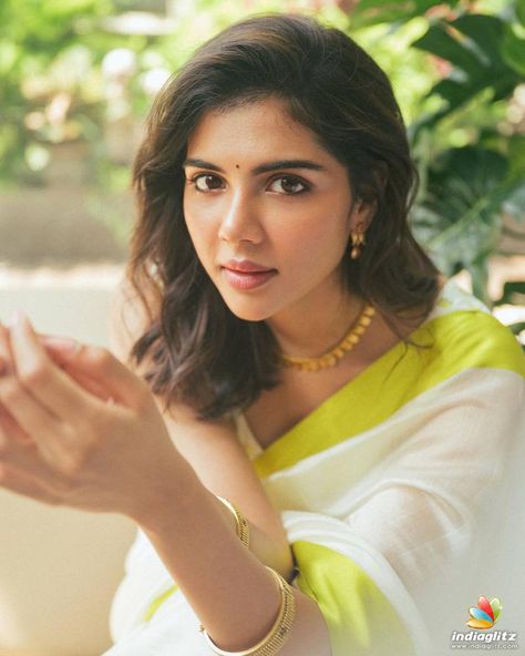 Kalyani Priyadarshan Photos, Kalyani Priyadarshan, Indian Fashion Saree, Malayalam Actress, Movie Reviews, Cute Love Couple Images, Cute Love Couple, Actress Photos, Beautiful Smile