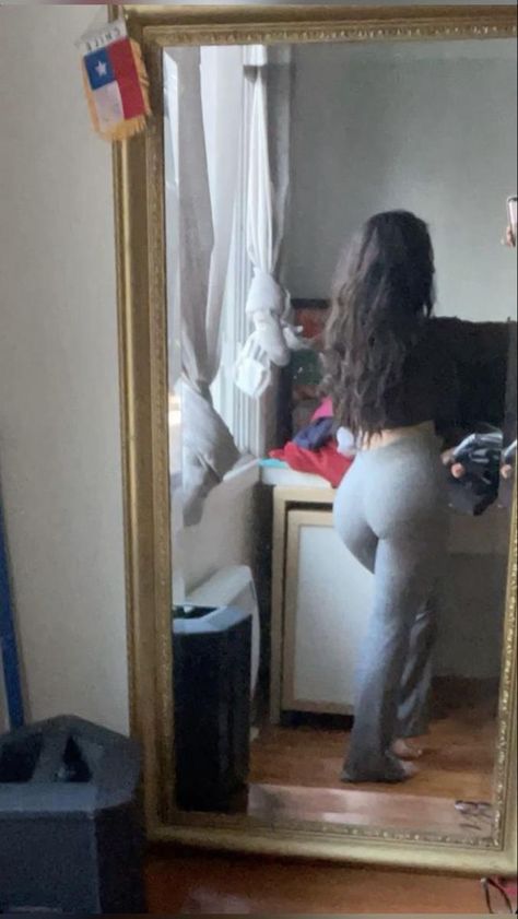 Snap Arch Pic, Back Arched Pose Reference, Arch Mirror Pic, Back Shots Mirror, Mirror Arch Pics, Fake Snap Pics Girly, How To Do An Arch Pic, Latina Snaps Arch, Pretty Snap Selfies