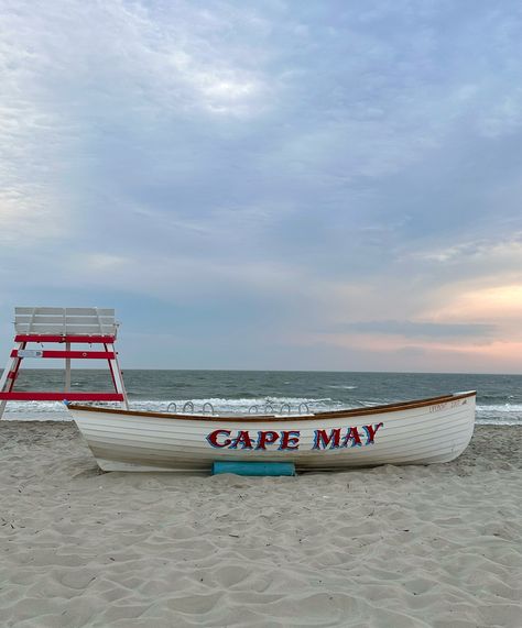 Cape May Carousel☀️🌊🐚 My favorite beach town in NJ is Cape May! It makes for the perfect weekend trip with its quaint coastal vibe, nice beaches, and great eateries! Love visiting @beachplumfarm when I’m in the area! It’s beautiful and offers beautiful scenery and farm-fresh food!🐓 We also had an amazing dinner at @ladonamexican 🥑🌶️ Highly recommend this spot (the guac is a must)! #capemay #capemaynj #njblogger #newjersey #southjersey #njbeaches #visitnj #njisbeautiful #explorenj #njsumme... Cape May Aesthetic, Cop Wife, Cape May Beach, Maine Beach, Victorian Cape, Nj Beaches, Maine Beaches, Cape Cod Beaches, Farm Fresh Recipes