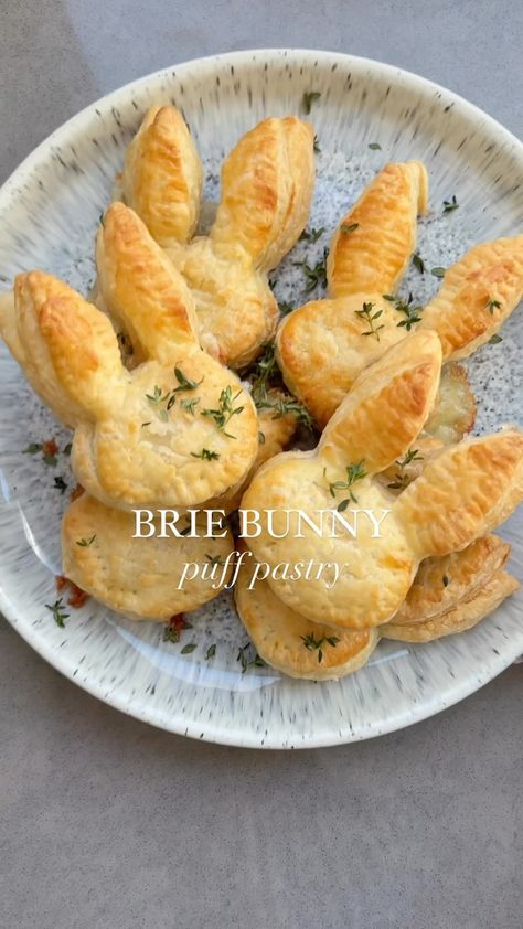 BRIE bunny puff pastry 🐰🧀 Whether you’re serving brunch, lunch or dinner this weekend, you NEED to make these 🐰🧀🤤 they are light buttery… | Instagram Easter Brie Appetizer, Bunny Puff Pastry, Puff Pastry Snacks, Cheese Game, Tapas Menu, Cheese Wine, Easter Dishes, Easter Breakfast, Boursin Cheese