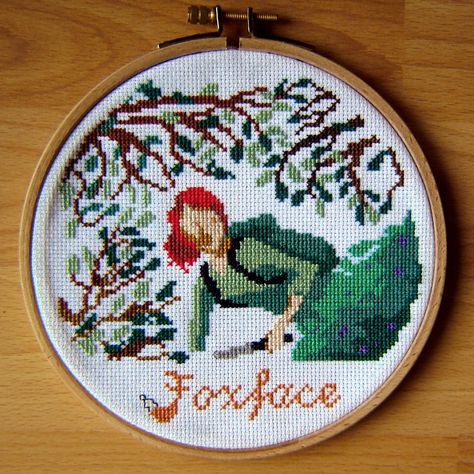 Hunger Games Cross Stitch-Foxface Harry Potter Hufflepuff, Beadwork Embroidery, Stitch 2, The Hunger Games, The Hunger, Diy Arts And Crafts, Everyone Knows, Hunger Games, Cross Stitch Embroidery