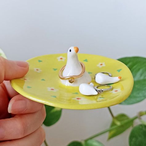 ✿ Goose Jewelery Dish ✿ | Chez Vonnette Duck Ring Holder, Jewerly Holders, Small Accessories, Trinket Dishes, Stoneware, Cards Handmade, Ceramics, Gifts