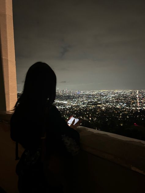 Dark Insta Aesthetic, Dark Women Aesthetic, City View Night, Dark Girl, Mysterious Girl, Selfie Poses Instagram, Night Landscape, Dark Feminine Aesthetic, Night Vibes