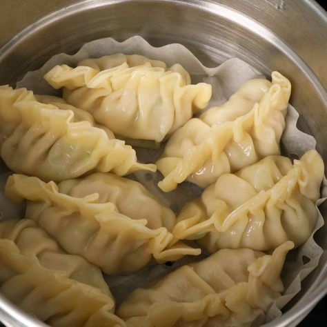 Chicken dumplings (Dakgogi mandu: 닭고기 만두) recipe - Maangchi.com Mandu Recipe, Maangchi Recipes, Korean Dumplings, Chicken Dumplings, Eat Something, Quick Dishes, Korean Dishes, Universal Language, Dumpling Recipe