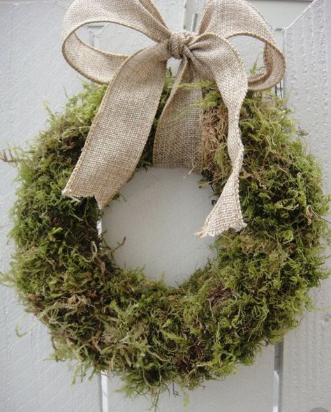 Moss Centerpieces, Wreath With Burlap, Wreaths St Patricks, Wreath Natural, Moss Wreath, Bow Wedding, Natural Wreath, Wedding Wreath, Wreath Rustic