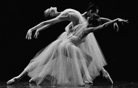 "Serenade"  George Ballanchine George Balanchine, Ballet Beauty, Ballet Inspiration, World Dance, Ballet Art, City Ballet, Classical Ballet, Poetry Inspiration, Ballet Photography