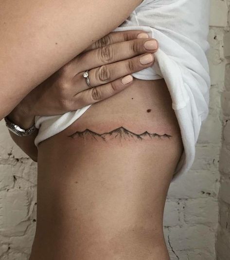 Tattoo Mountain, Tattoos Masculinas, Mountain Range Tattoo, Mountain Tattoo Simple, Mountain Tattoo Design, Tattoo Simple, Poke Tattoo, Mountain Tattoo, Tattoo Life