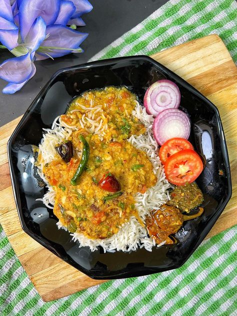 Cyra & Farhan on Instagram: “Khatti Daal Chawal 😋 Daal Chawal is a comfort meal in summers. Yay or nay? Love having it with Pickle, Chutney& Salad😍 So here’s how I…” Daal Chawal Snap, Daal Chawal Pic, Daal Chawal Aesthetic, Daal Chawal Photography, Daal Chawal Snapchat, Dal Chawal Snapchat, Dal Chawal Snap, Daal Chawal Recipe, Daal Chawal