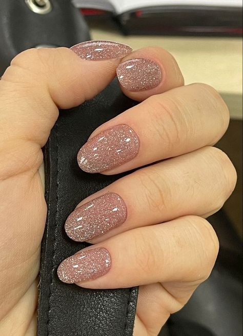 Nail Elegant Classy, Champagne Nail Ideas, Short Glitter Nail Ideas, Glitter Round Nails, Round Glitter Nails, Glitter Nail Art Sparkle, Glitter Color Nails, Brown Sparkly Nails, Nail Art Elegant Classy Beautiful