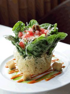 Salad Plating, Plating Presentation, Hosting Ideas, Buffet Ideas, Main Course Dishes, Best Salad Recipes, Yummy Salad Recipes, Event Decorations, Hawaiian Food