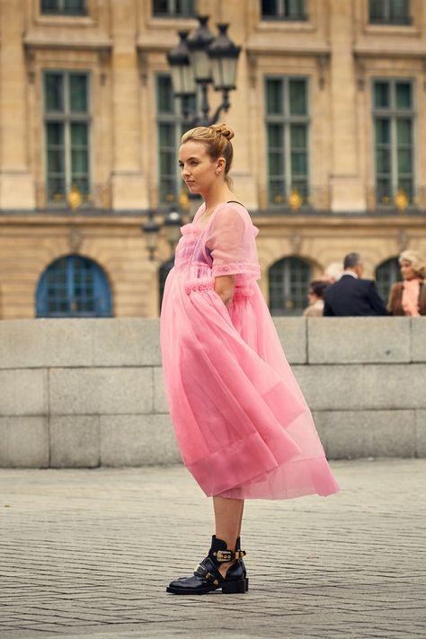 14 Dresses Killing Eve's Villanelle Would Kill To Own | British Vogue Vestidos Color Rosa, Killing Eve, Jodie Comer, Eve Dresses, Mama Style, Pink Gowns, Ballet Dress, Dakota Johnson, Pink Outfit