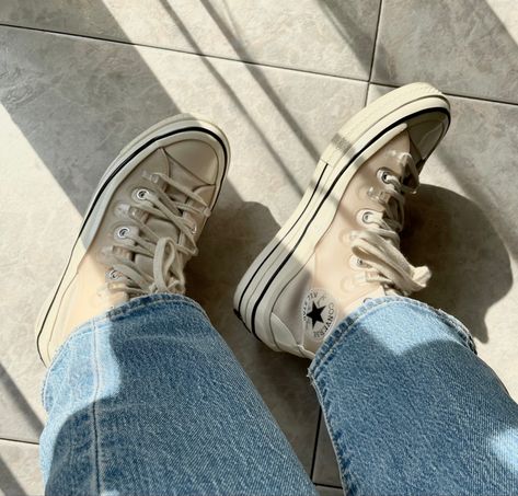 Jeans levis converse kim jones outfit inspiration style man outfit Converse Hi, Streetwear Outfit Ideas, Style Converse, Kim Jones, Chuck Taylor Sneakers, Streetwear Outfit, Converse Sneaker, Vintage Style, Converse