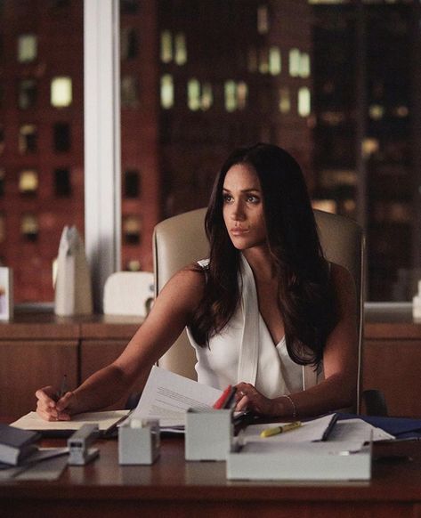 Rachel Zane Outfits, Rachel Zane Suits, Meghan Markle Suits, Heal Your Soul, Christmas Posts, Career Vision Board, Meghan Markle Style, Corporate Law, Future Jobs