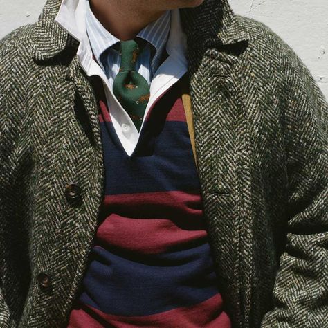 Preppy Ivy League Style, Rugby Shirt Outfit, Dandy Fashion, Mens Rugby Shirts, Preppy Man, Polo Coat, Preppy Boys, Rugby Fashion, Preppy Mens Fashion