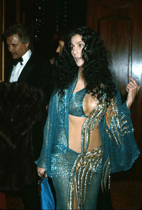 28 of Cher’s Most Iconic Outfits From the ‘70s Cher Outfits 70s, Iconic Cher, Cher Style, 70s Cher, Moda Disco, Studio 54 Outfits, Cher 70s, Cher Fashion, Cher Looks