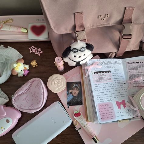 . ݁˖ life as a college student ִ ࣪ ✉️ 🎀 .ᐟ here's everything I bring to school ꩜ . ݁ ⊹ 💭 school's been really fun so far, and I've already joined the book club, a theatre programme, student council and so many others !! I also recently made this really nice friend and it's so much fun hanging with her (˶˃ ᵕ ˂˶) #pinterest #thatgirl #stationery #studentlife #backtoschool #whatsinmybackpack #school #aesthetic #girly #pinkaesthetic Motivation Journal Ideas, Student Council Aesthetic, Council Aesthetic, Pink It Girl, Romanizing School, Study Diary, Motivation Journal, Stationery Haul, Vlog Camera