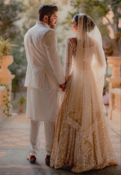 Nikkah Bride Photoshoot, Pakistan Wedding Photography, Wedding Indian Photoshoot, Bridal Shoot Ideas Pakistani, Engagement Ceremony Photos, Aesthetic Wedding Couple Pictures, Desi Wedding Shoot, Pakistani Wedding Couple Photoshoot, Nikkah Pictures Photo Ideas