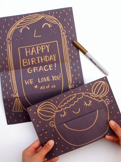 It’s always fun finding greeting cards that surprise you! Make someone happy with these smiling face DIY cards with an unexpected message inside. Simple Cards Handmade, Messages For Friends, Kids Candy, Diy Candy, Birthday Diy, Smiling Face, Birthday Cards Diy, Handmade Birthday Cards, Diy Birthday Gifts