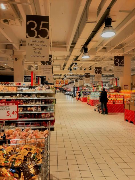 Supermarket Worker Aesthetic, Convenient Store Aesthetic, Super Market Aesthetic, London Grocery Stores, Aesthetic Grocery Store, Grocery Store Aesthetic, Grocery Aesthetic, Supermarket Aesthetic, Radium Girls