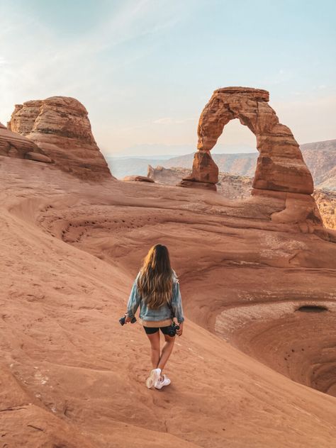 HOW TO: Plan Your Moab Utah Adventure - jessielynphotography.com Delicate Arch Utah, Utah Adventures, Utah Road Trip, Delicate Arch, North Cascades National Park, Canyonlands National Park, Moab Utah, Road Trip Adventure, Bryce Canyon National Park