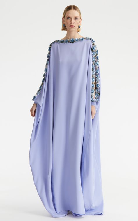 Dresses Fantasy Gowns, Arabic Outfit, Dress Muslim Modern, Boubou Styles For Women, Long Kaftan Dress, Kaftan Designs, Long Dress Design, Royal Outfits, Long Dress Casual