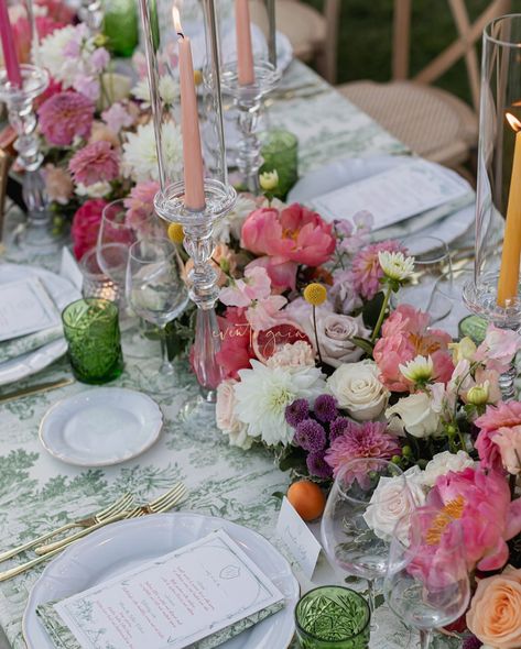 Delighted to share this elegant table setup, featuring lush floral arrangements, delicate pink candles, and timeless green accents.🌸✨ Every element, from the toile de jouy tablecloth, the lush floral arrangements to the delicate candlelight, was meticulously designed to create a magical ambiance. Proud to bring this dreamy vision to life. #WeddingPlanner #EventDesigner #ElegantDining #FloralDesign #DreamWedding #eventigaia #weddingdesign #weddingplanner #destinationwedding Photo by @foto... Green Toile Tablecloth, Pink Floral Tablescape, Pink And Green Wedding Table, Pink And Green Tablescapes, Floral Tablecloth Wedding, Wedding Table Setup, Floral Tablecloth, Pink Candles, Table Setup