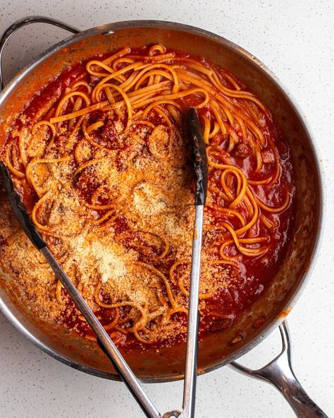 Stainless steel fry pan with spaghetti in a red amatriciana sauce. Lots of parmesan on top and tongs resting over pasta. Easy Tomato Pasta Sauce, Amatriciana Recipe, Amatriciana Sauce, Spaghetti All Amatriciana, Pasta Amatriciana, Easy Homemade Pasta, Laura Vitale, Make Your Own Pasta, Bucatini Pasta