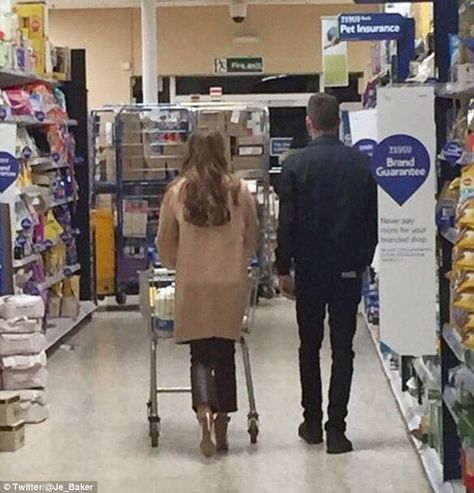 Pictured: New couple Liam Payne and Cheryl Fernandez-Versini appeared to have been spotted together doing grocery shopping on Saturday night Liam Payne Cheryl, Huge Sunglasses, One Direction Liam Payne, Cheryl Fernandez Versini, Cheryl Cole, Secret Relationship, Liam James, Super Rich Kids, Old Singers