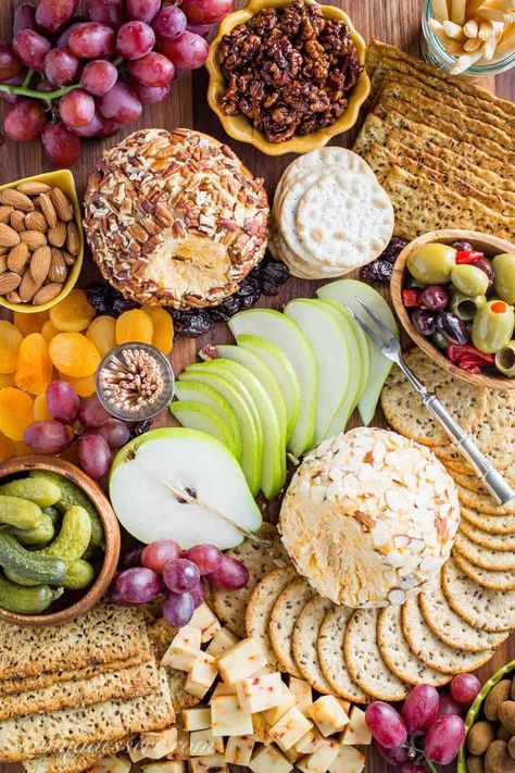 Weddings Cheese Ball Display, Cheese Ball Platter Ideas, Cream Cheese With Crackers, Cheese Ball Presentation, Cheeseball Charcuterie Board Ideas, Cheeseball Charcuterie Board, Bridal Shower Food Appetizers, Make Ahead Cold Appetizers, Party Cheese Ball