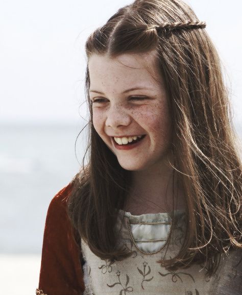 Daily Narnia Brown Red Lipstick, Lucy Narnia, Narnia Lucy, Scene Character, Lucy Pevensie, Aesthetic Tumblr, Red Lipstick, Narnia, Wall Wallpaper