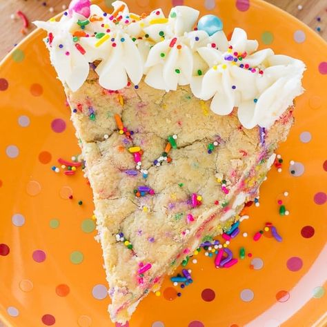 Funfetti Cookie Cake Pillsbury Cookie Cake, Funfetti Cookie Cake, Dessert Auction, Edible Dough, Sugar Cookie Cake Recipe, Pillsbury Cookie Dough, Food Rocks, Pillsbury Cookies, Sprinkle Sprinkle