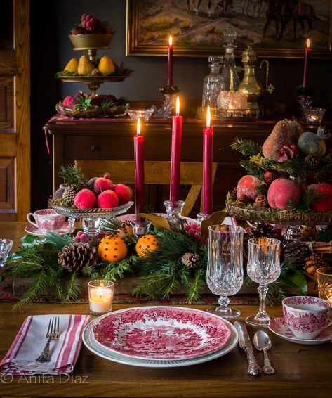 Britain Castles, Tablescapes Ideas, English Christmas, Christmas Tablescape, Cottage Christmas, Christmas Interiors, Johnson Brothers, Christmas Tablescapes, Christmas Dining