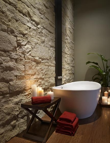 contemporary light stone wall, calming home spa, free standing white bathtub, candles, dark wood floor Cladding In Bathroom, Popular Bathroom Designs, Asian Bathroom, Stone Accent Walls, Beautiful Bathroom Designs, Modern Bathtub, Zen Bathroom, Bathtub Design, Stone Cladding