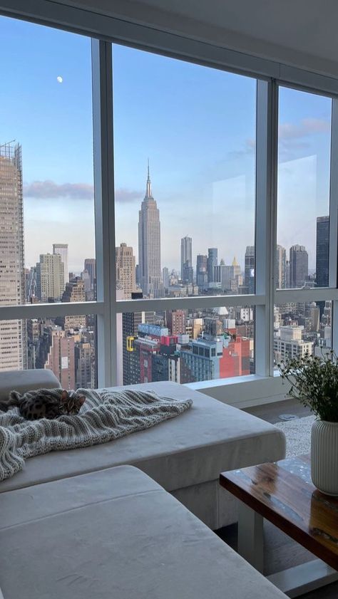 Apartment Aesthetic View, Nyc Apartment Wallpaper, New York City Apartment Luxury, Apartamento New York, Foto Muro Collage, Nyc Dream, City View Apartment, Apartment View, Nyc Aesthetic