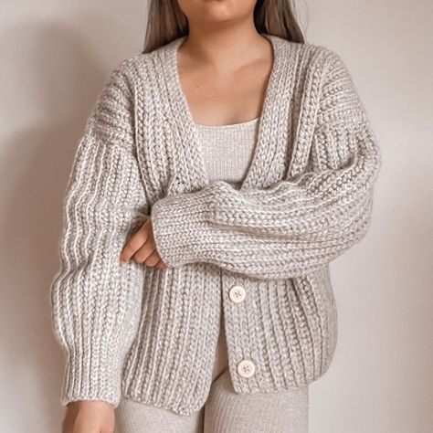 Crochet Jumper Pattern, Crochet Modern, Cardigan Crochet Pattern, Crochet Cardigan Pattern Free, Chose Me, Crochet Cardigan Sweater, Crochet Stitches Guide, Crochet Jumper, Jumper Patterns