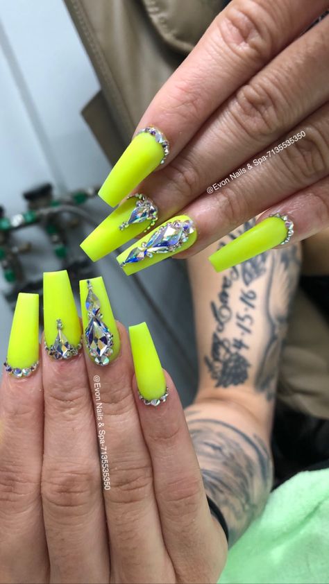 Neon Green Bling Nails, Lime Green Nails With Rhinestones, Neon Nails With Gems, Neon Green Nails With Rhinestones, Simple Gel Polish, Coffin Square Nails, Baddie Nail Ideas, Bright Orange Nails, Lime Green Nails