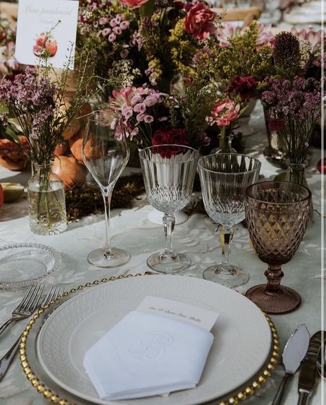 Charleston Wedding Aesthetic, September Tablescapes, Modern Victorian Wedding, Rococo Wedding, Amish Wedding, Vintage Wedding Table Settings, Cats Wedding, Medieval Banquet, Registry Wedding