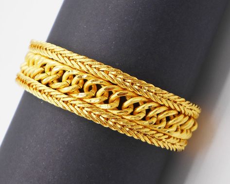 Thai Jewelry, Plating Techniques, Family Jewelry, Bracelets Design, Handcrafted Bracelets, Thai Style, Jewelry Bag, Gold Bangle Bracelet, Gold Bangle