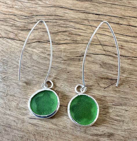 These are some of the pieces that are available on Etsy, all with 20% off 🤩 made using genuine seaglass, never tumbled 🌊 Beachglass Jewelry, Sustainable Jewelry, Threader Earrings, Unique Earrings, Glass Jewelry, Jewelry Earrings Studs, Earrings Handmade, Favorite Jewelry, Dangle Earrings