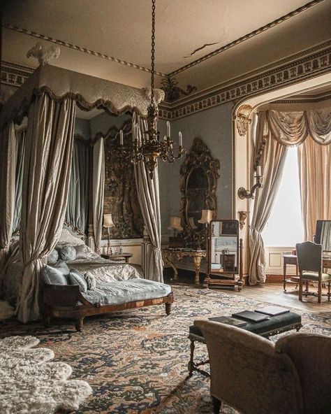 Old Money Bedroom, Old Money House, Mansion Bedroom, Royal Room, Royal Bedroom, Castle Bedroom, Princess Bedroom, Casa Vintage, Home Cinema