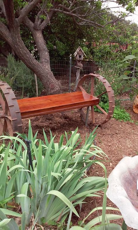 So, I had been lugging these very heavy tractor wheels around for about 15 years; in and out of storage in several states when finally a friend said he thought… Garden Bench Diy, Red Geraniums, Farmhouse Garden, Unique Gardens, Furniture Kitchen, Diy Lamp, Modern Landscaping, Garden Bench, Metal Furniture