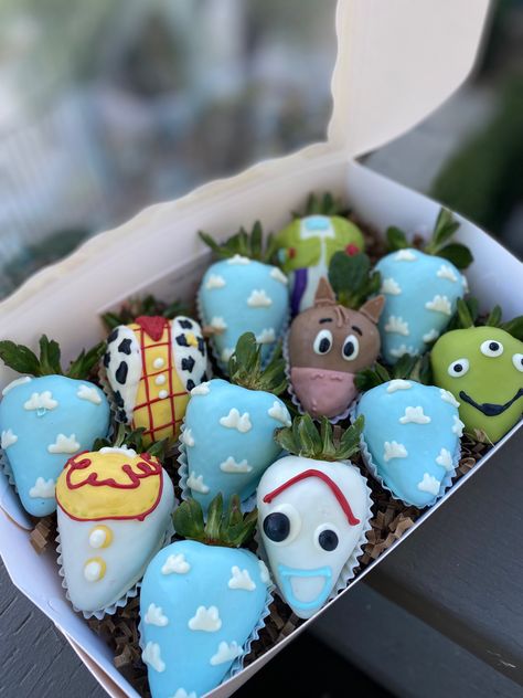 Toy Story Strawberry Ideas, Monster Inc Strawberries, Toy Story Chocolate Covered Strawberries, Toy Story Strawberries, Disney Chocolate Covered Strawberries, Toy Story Desserts, Toy Story Party Food, Disney Movie Night Food, Treat Maker