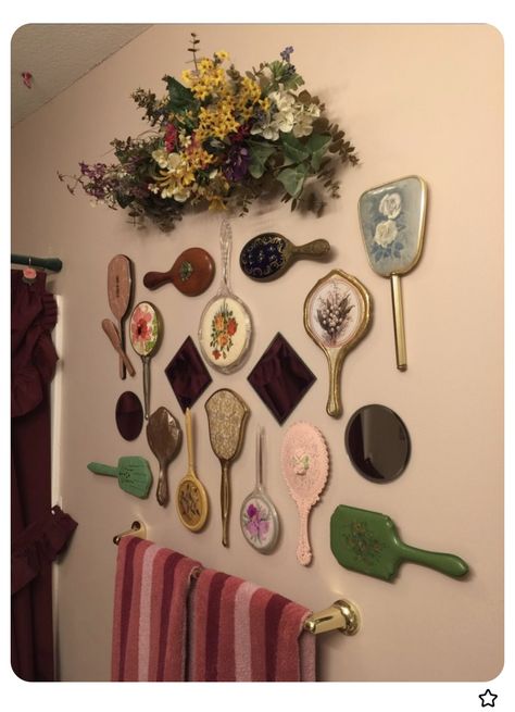 Downtown House, Bedroom Redecorating, Mirror Wall Collage, Apartment Vibes, Bathroom Aesthetic, Golden Oldies, Dressing Area, Vintage Display, Giant Flowers